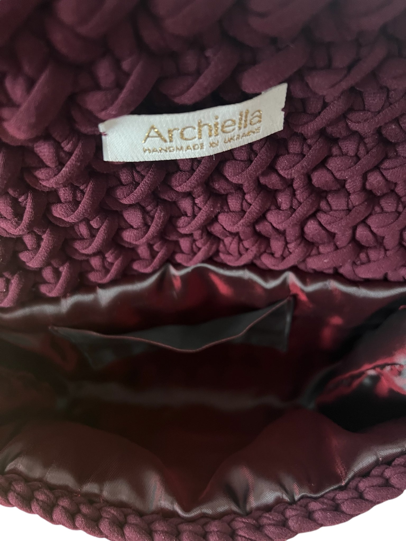 A/W 24 Archiella Knitted Handbag Scarlet Smile Gold